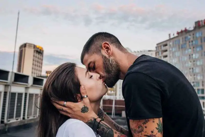 What to Expect When An Leo Man Kisses You